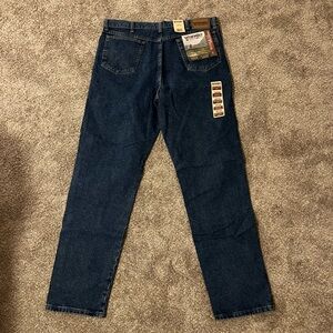 NWT Wrangler Jeans relaxed fit